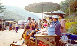 tour markets along thai laos phayao 2