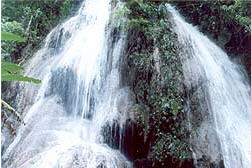 tour nam min waterfall phayao