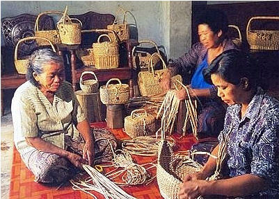 tour village product from water hyacinth phayao