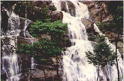 tour than thip waterfall phetchabun