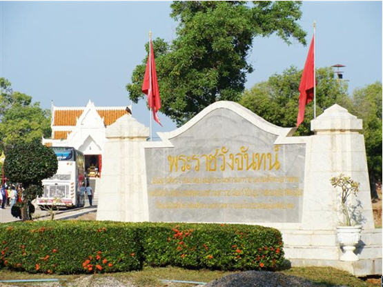 tour chan palace phitsanulok