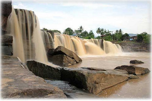 tour poi waterfall phitsanulok