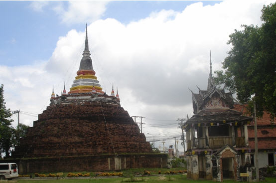 tour wat rat cha burana phitsanulok