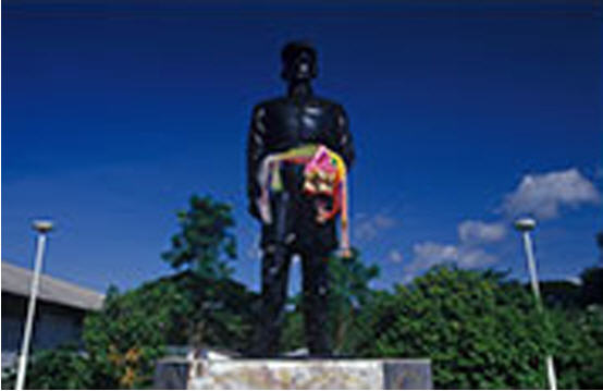 pra si pa nom mas monument uttaradit