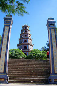 ทัวร์ สุสานจักรพรรดิตือดิ๊ก เวียดนาม tour-amazon-hotel-vietnam