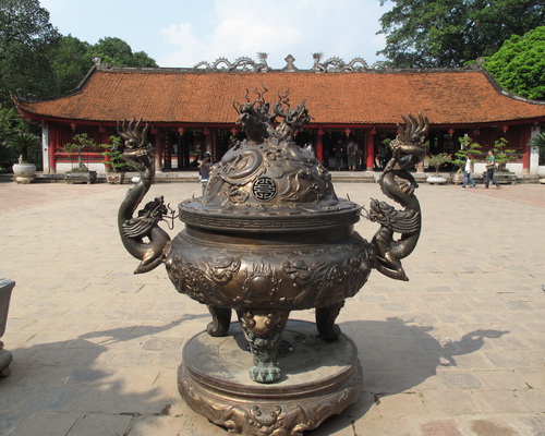 ทัวร์ วิหารวรรณกรรม เวียดนาม tour-amazon-hotel-vietnam