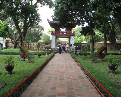 ทัวร์ วิหารวรรณกรรม เวียดนาม tour-amazon-hotel-vietnam