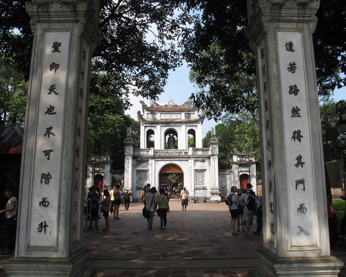 ทัวร์ วิหารวรรณกรรม เวียดนาม tour-amazon-hotel-vietnam